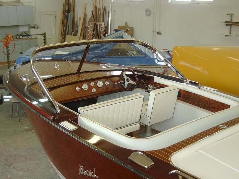 Boesch 640 De Luxe