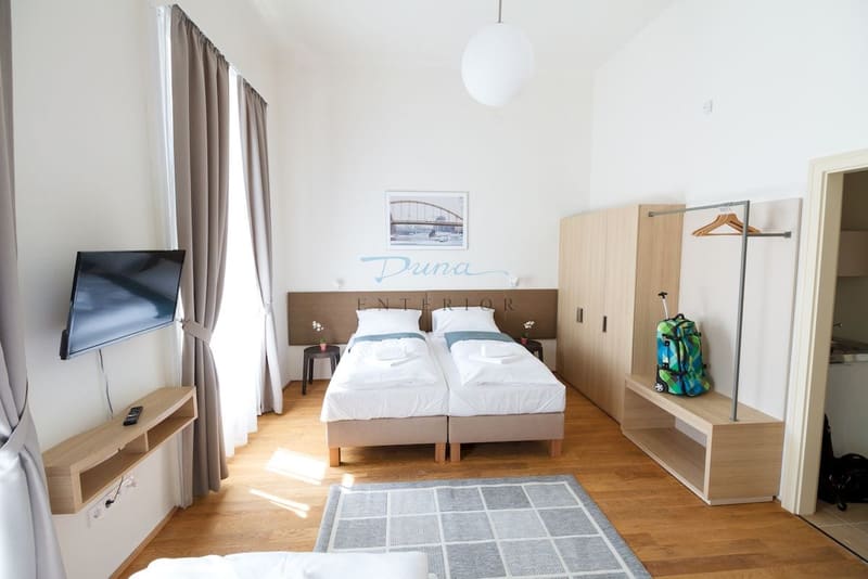 Duna-Enterior-Asztalos-es-Hajoepito-uzem-Domus-Pellegrini-Apartman-referencia-002