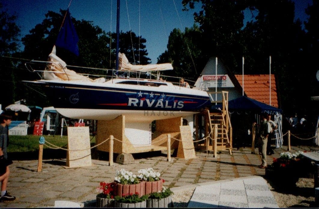 Rivális vitorlás hajó
