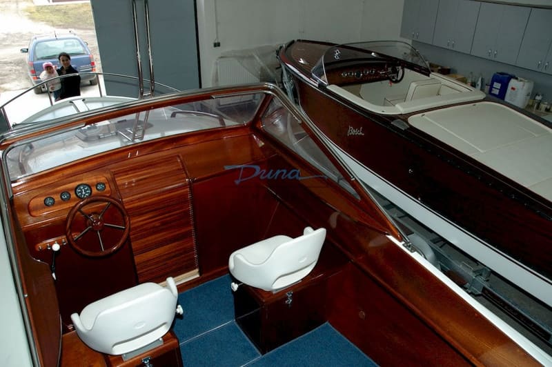 Duna-Enterior-Asztalos-es-Hajoepito-uzem-Volvo-Penta-motorcsonak-referencia-011